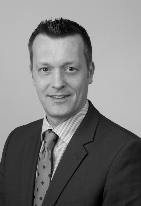 Senior Sales Manager: Thomas Hamsen